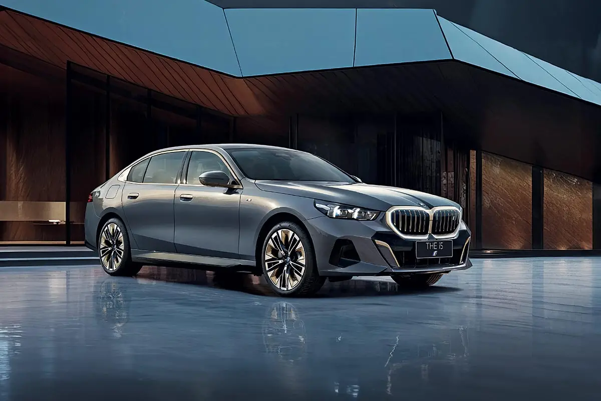 auto green Bmw i5