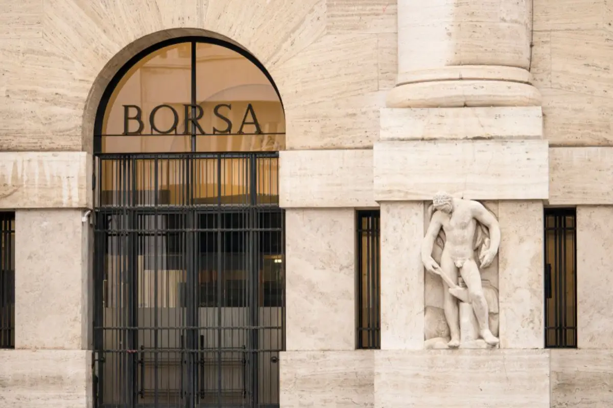 Piazza Affari vola ai massimi dal 2007 (pre crack Lehman Brothers)