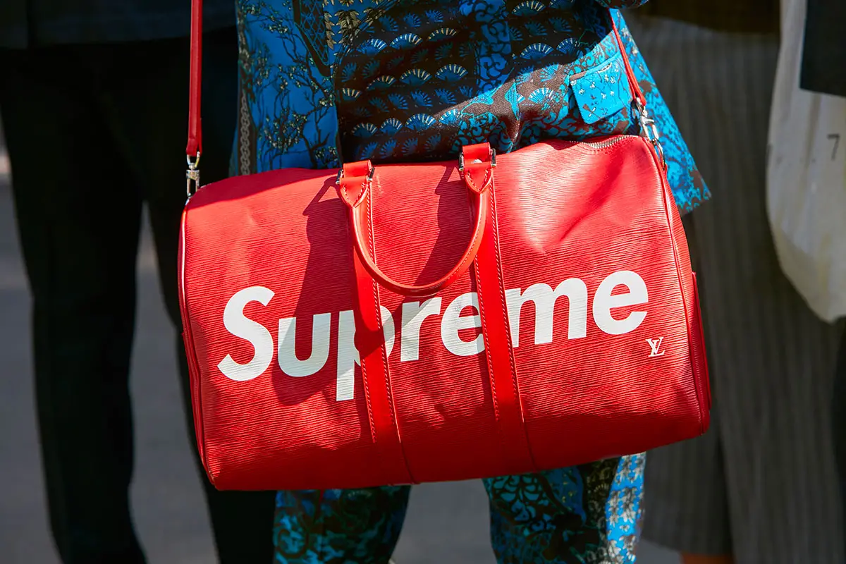 Supreme: il marchio di VF Corporation a EssilorLuxottica per 1,5 miliardi di dollari