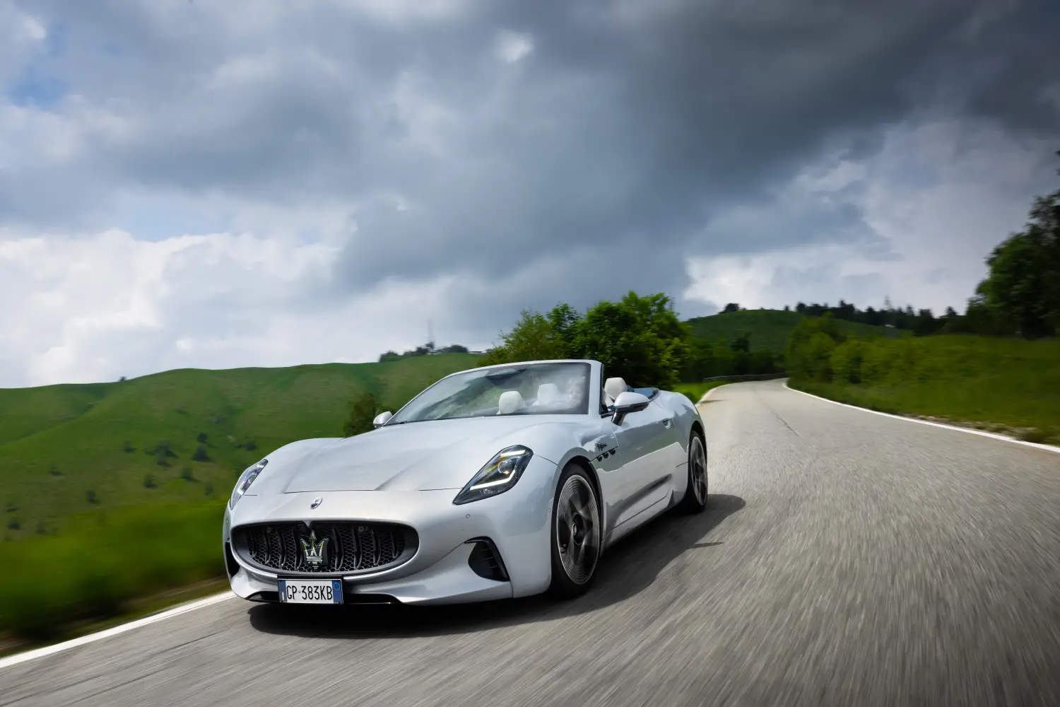 Maserati: la mail inviata ai dipendenti diventa un caso. La replica di Stellantis