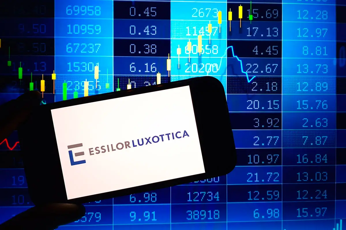 Essilorluxottica in borsa deals