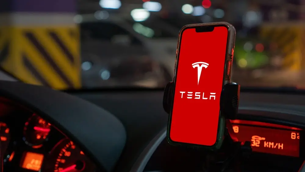 Tesla perde il 40% in Borsa in due mesi: - 137 miliardi