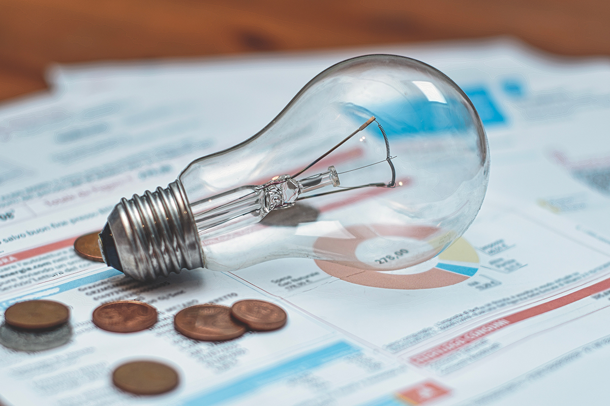 Bollette, 272 euro in più a famiglia per luce e gas nel 2025