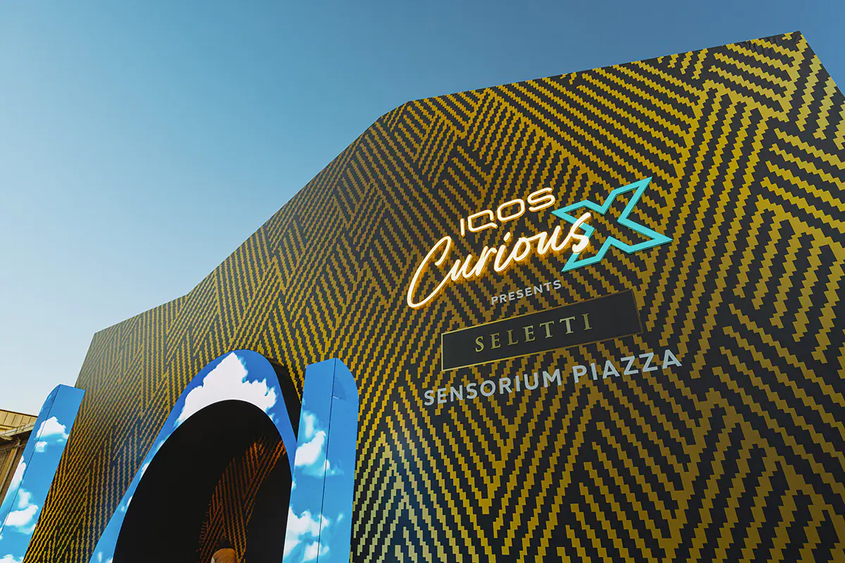Alla MDW 2025 c'è Curious X: Sensorium Piazza di Iqos e Seletti