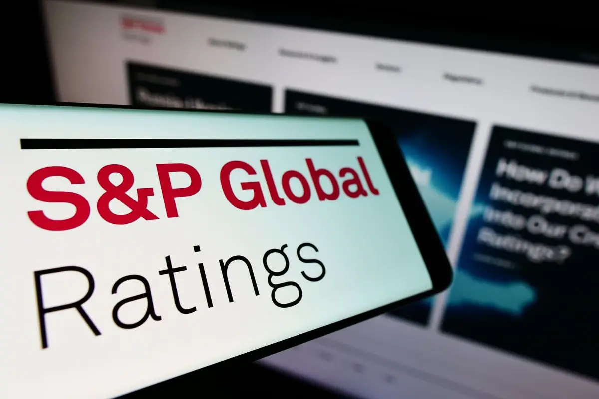 Btp, S&P promuove l’Italia e il Governo Meloni: lo spread scende a 120 punti base