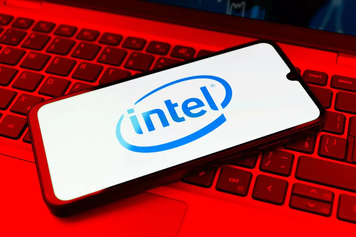 Intel taglia più del 20% dei dipendenti: perché è crisi