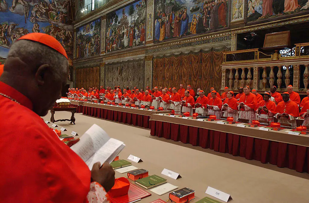 Conclave al via: tutto pronto per eleggere il nuovo Papa