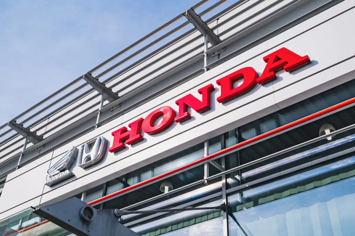 Honda frena sull’elettrico, taglia il 30% del piano di sviluppo previsto