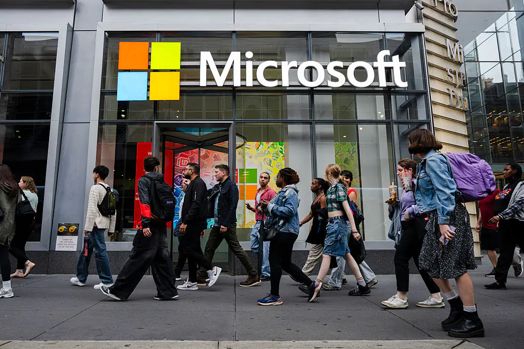Microsoft taglia 7 mila posti, via anche i manager