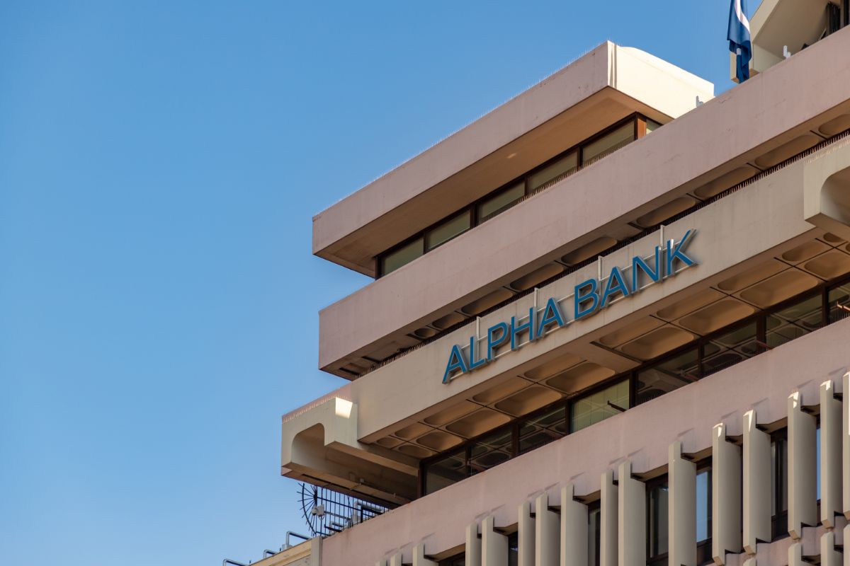 Unicredit sale al 20% in Alpha Bank e punta sulla Grecia