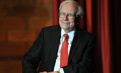 Warren Buffett si ritira da Berkshire e boccia i dazi di Donald Trump