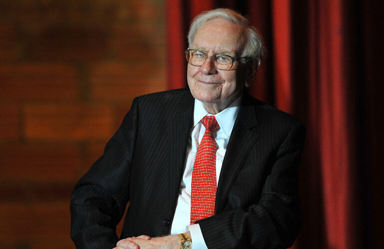 Warren Buffett si ritira da Berkshire e boccia i dazi di Donald Trump