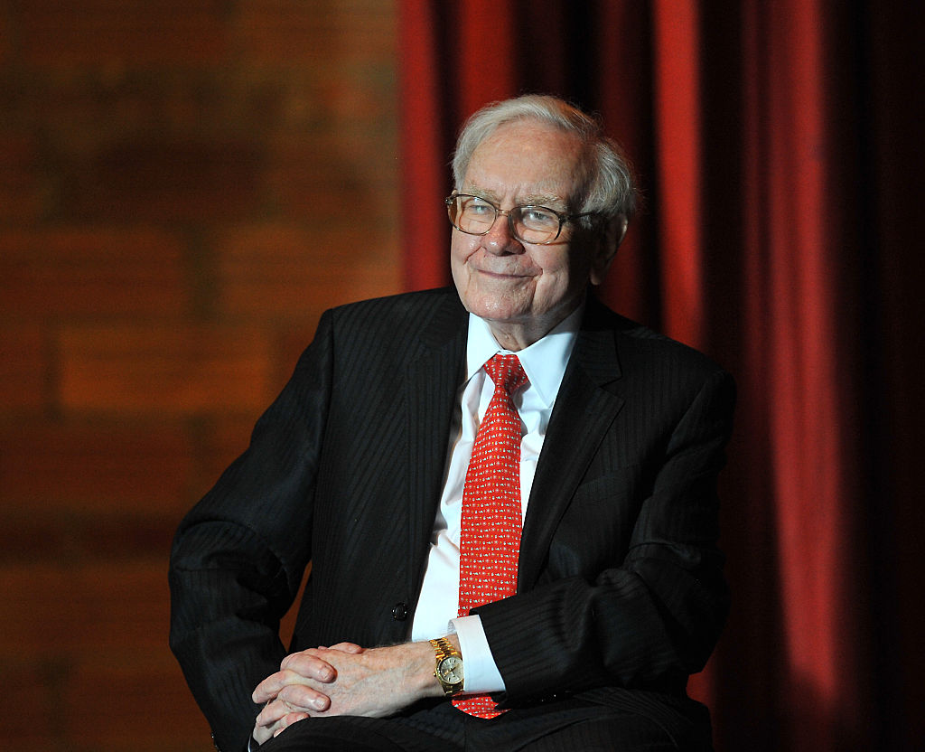 Warren Buffett si ritira da Berkshire e boccia i dazi di Donald Trump