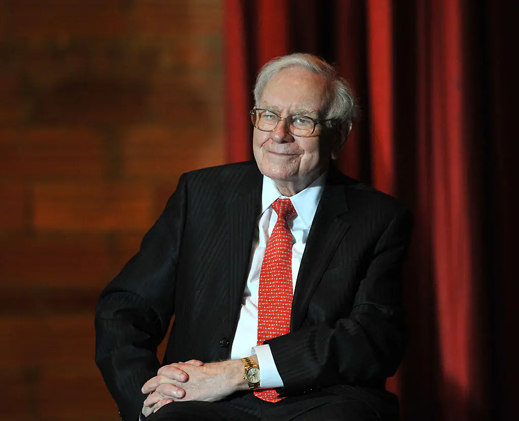 Warren Buffett si ritira da Berkshire e boccia i dazi di Donald Trump