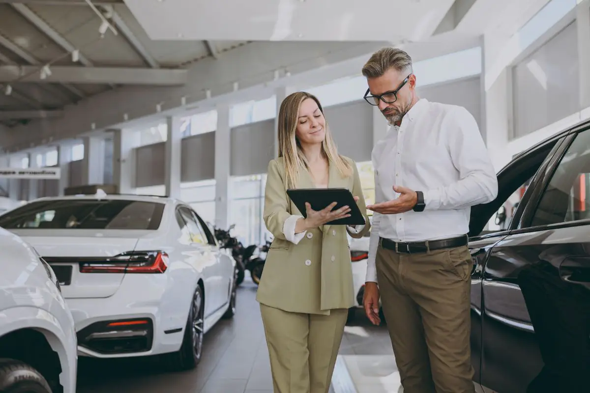 Auto, 1 italiano su 3 vorrebbe acquistare: quasi il 50% considera i punti di forza dell’ibrido