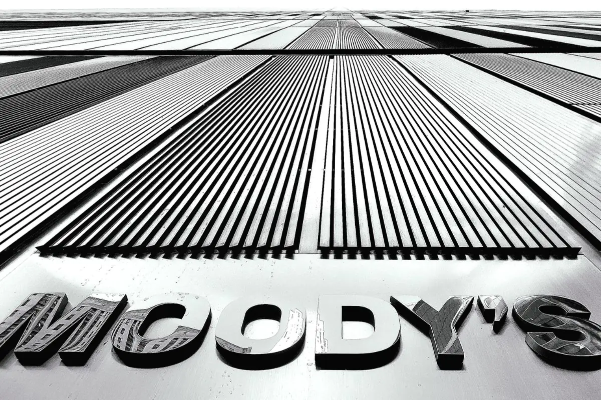 Moody's alza l'outlook sull’Italia da stabile a positivo: confermato rating Baa3