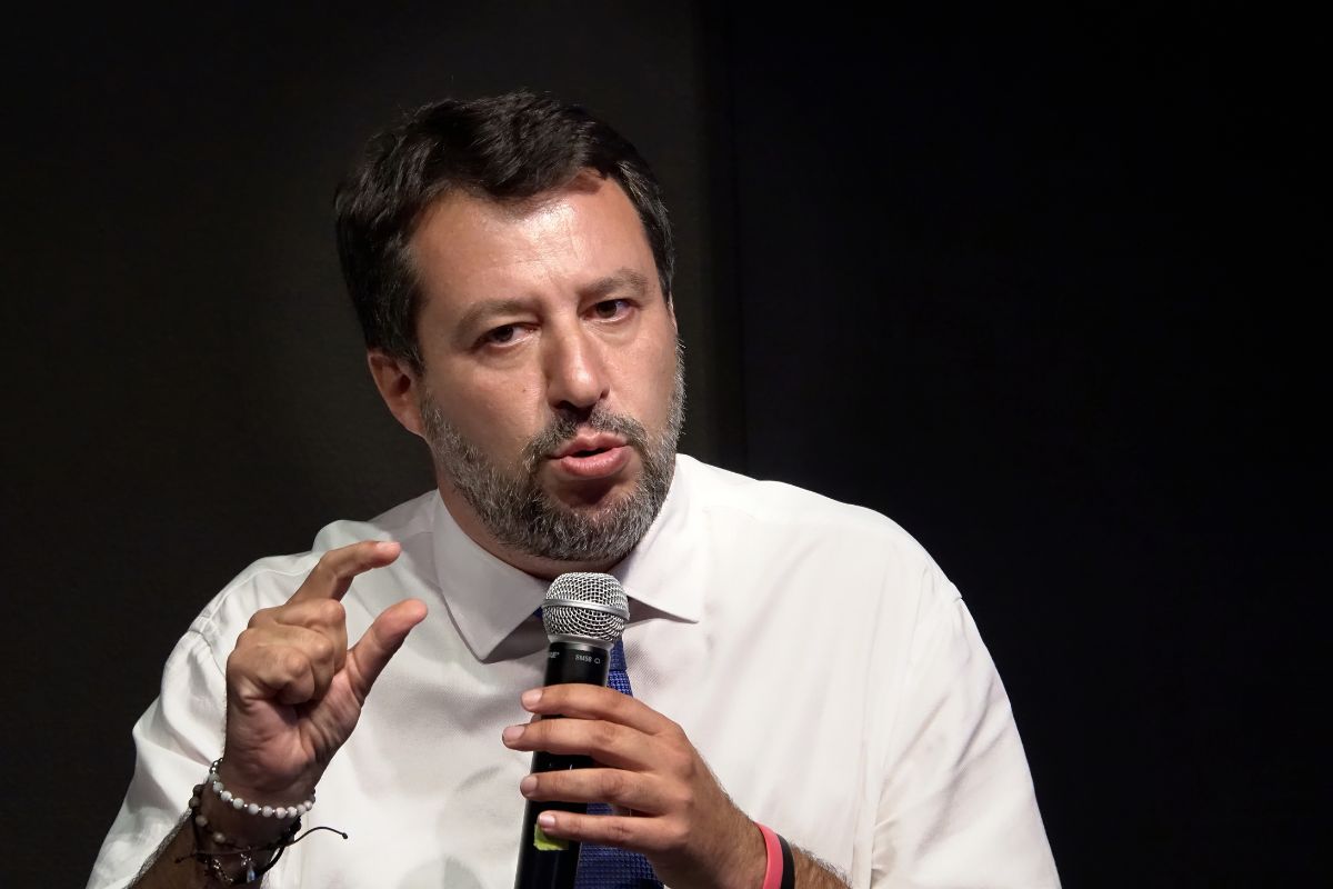 Addio al Superbollo, Matteo Salvini: “No al solo elettrico dal 2035”