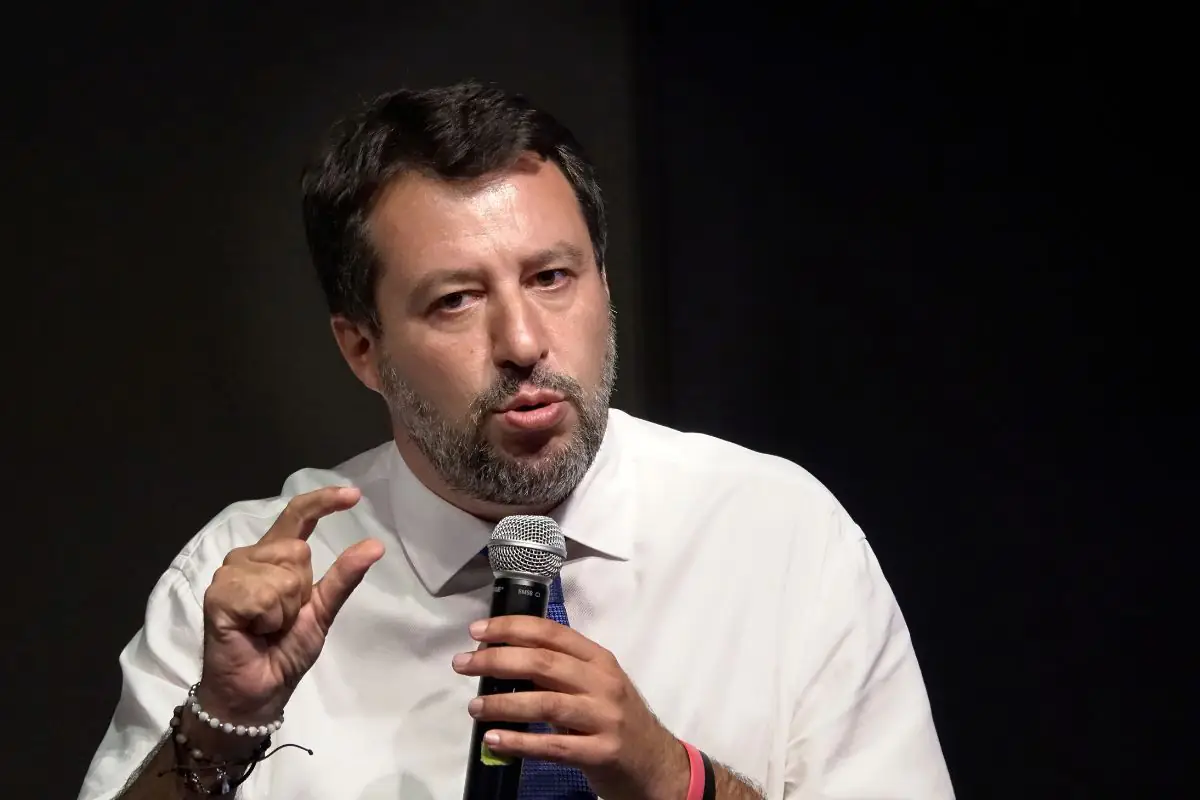 Addio al Superbollo, Matteo Salvini: “No al solo elettrico dal 2035”