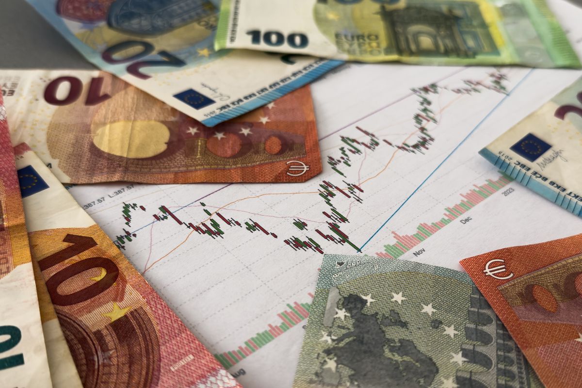 Dollaro troppo debole? Non va bene per l’economia Ue: l’analisi di Bank of America