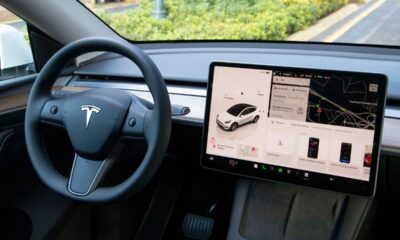 Tesla punta sui robotaxi: un’operazione da mille miliardi di dollari