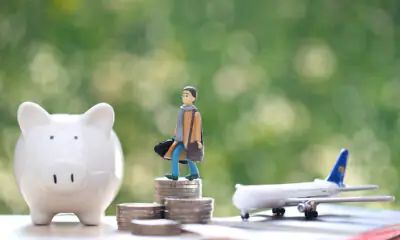 Le famiglie italiane frenano gli acquisti per salvare le vacanze