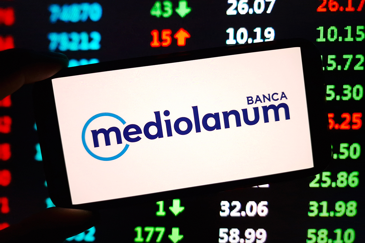 Mediobanca, dopo 25 anni Mediolanum lascia: ceduto il 3,5% per 548 milioni