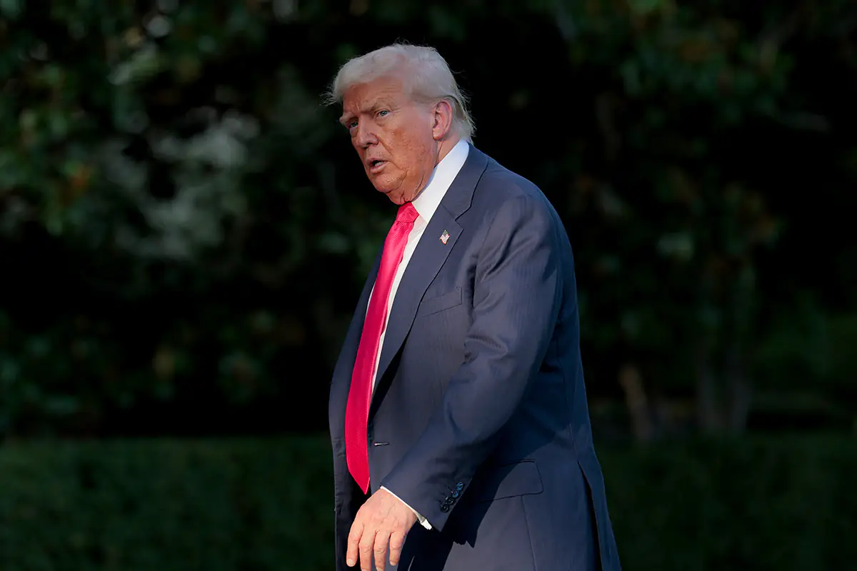 Donald Trump annuncia dazi del 10%-15% per oltre 150 Paesi e sfida l’UE