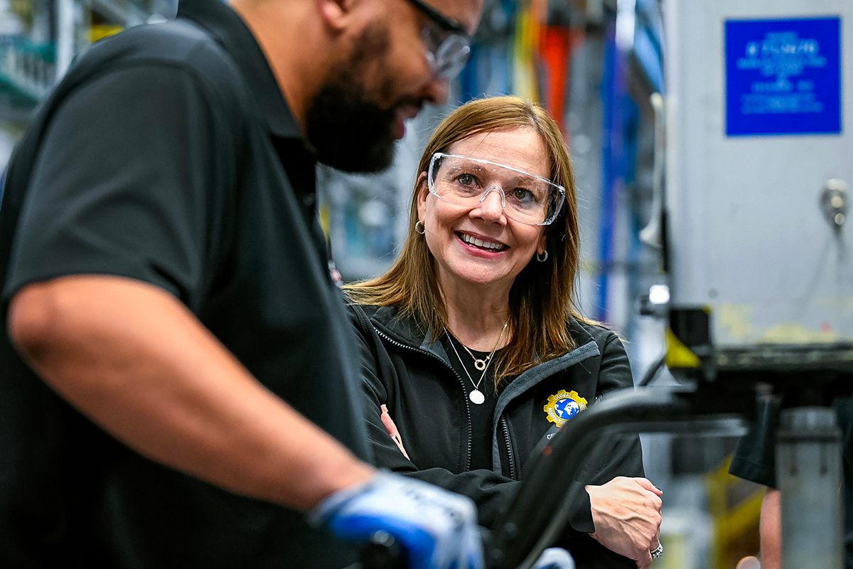 Mary Barra catena di montaggio General Motors