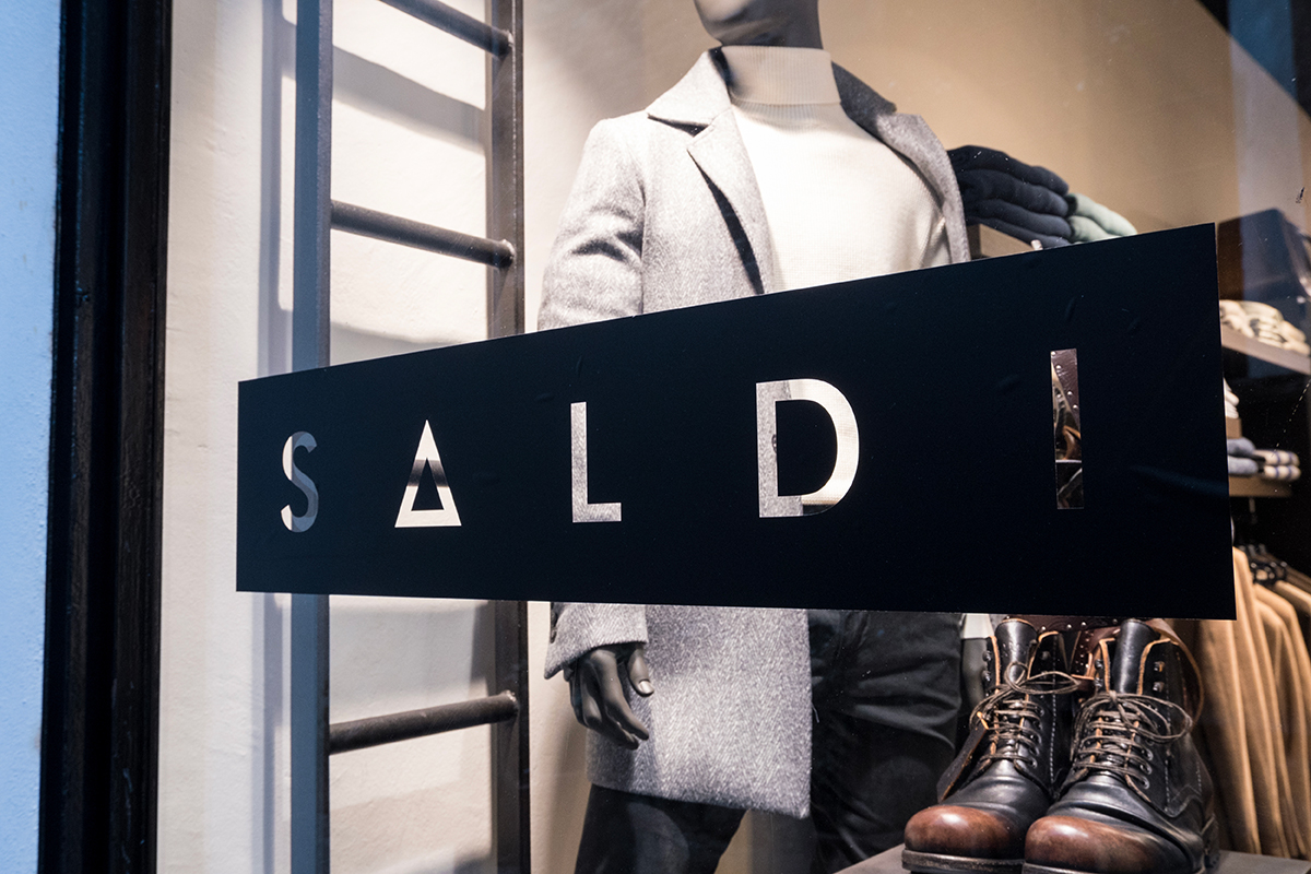 Saldi estivi al via: attesi acquisti per 3,3 miliardi