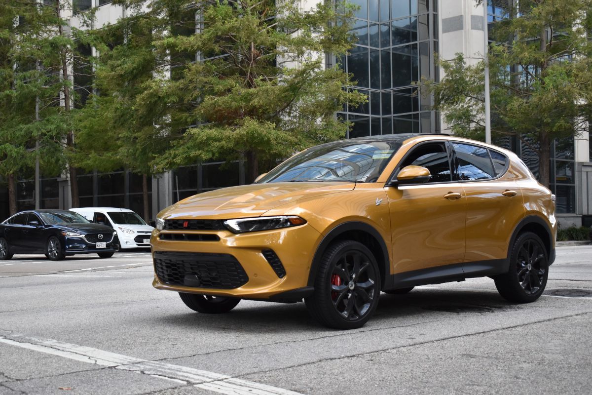 Stellantis e dazi USA, congelata la produzione italiana della Dodge Hornet 2026