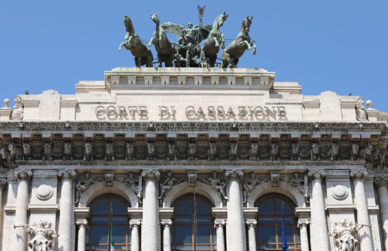 Stipendi dipendenti pubblici, salta tetto di 240 mila euro: è incostituzionale