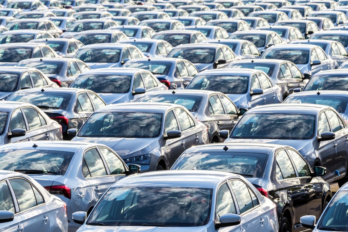 Auto, settore ancora in crisi: cala la produzione in Italia: le aspettative per il 2026