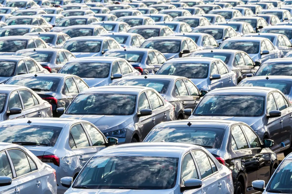 Auto, settore ancora in crisi: cala la produzione in Italia: le aspettative per il 2026
