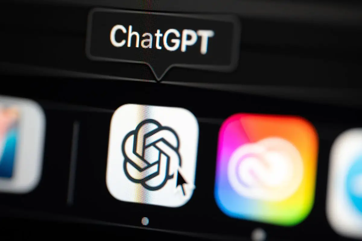 ChatGpt, migliaia di conversazioni finiscono su Google