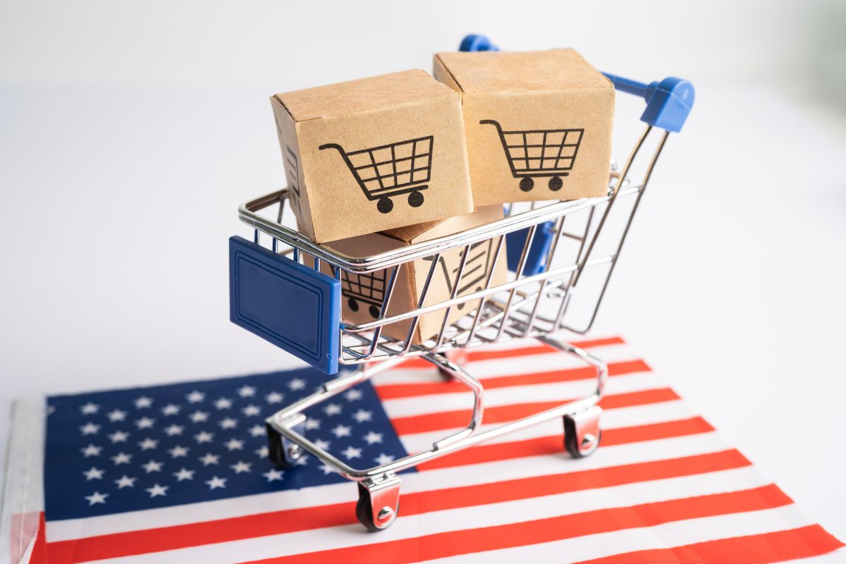 Dazi Usa sui pacchi postali, continua la guerra commerciale di Trump