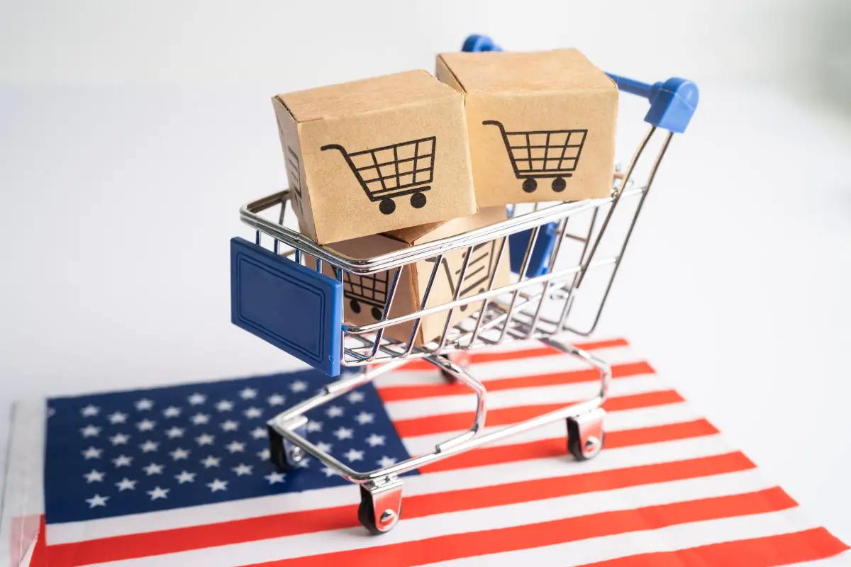 Dazi Usa sui pacchi postali, continua la guerra commerciale di Trump