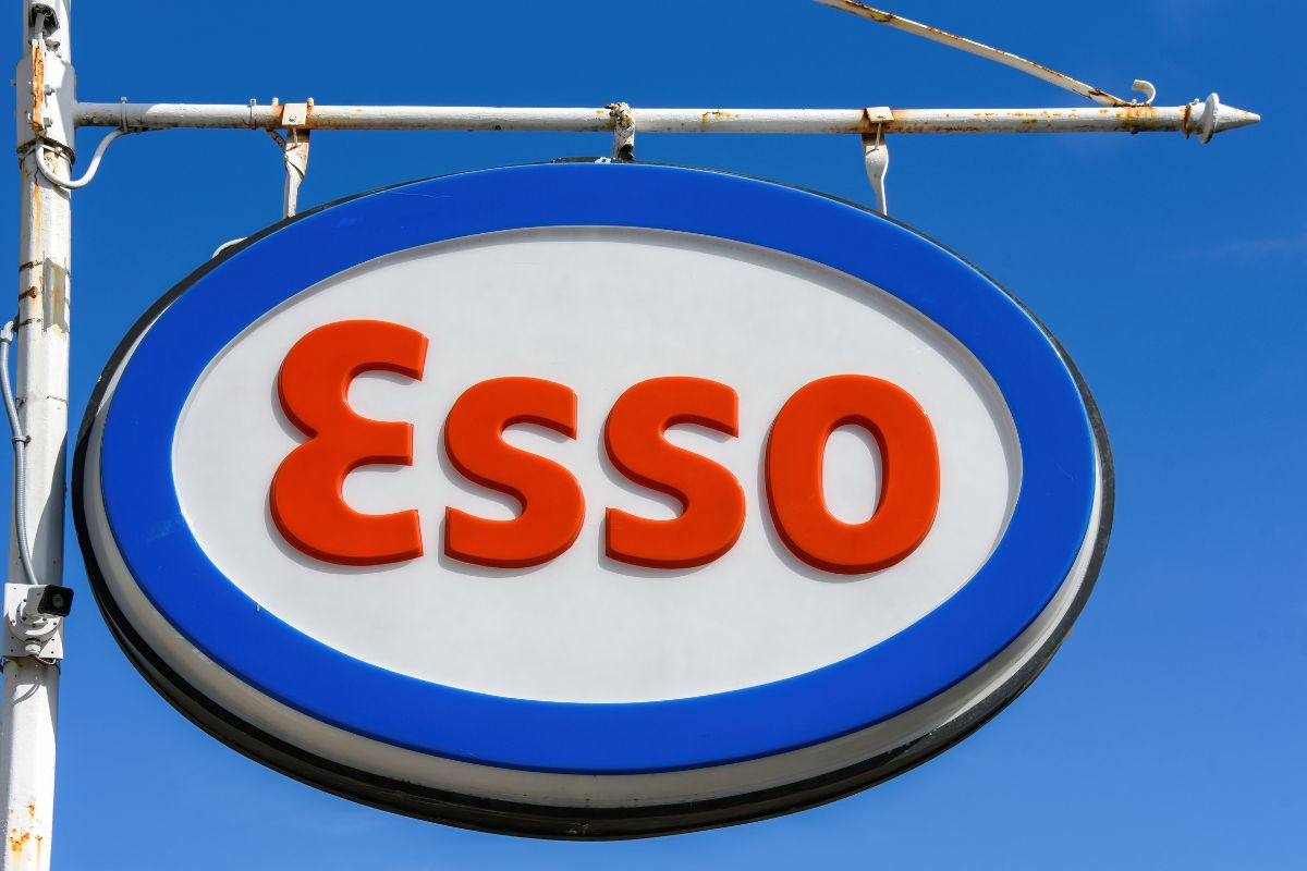 Esso torna italiana: accordo per 1.200 punti vendita dello storico marchio
