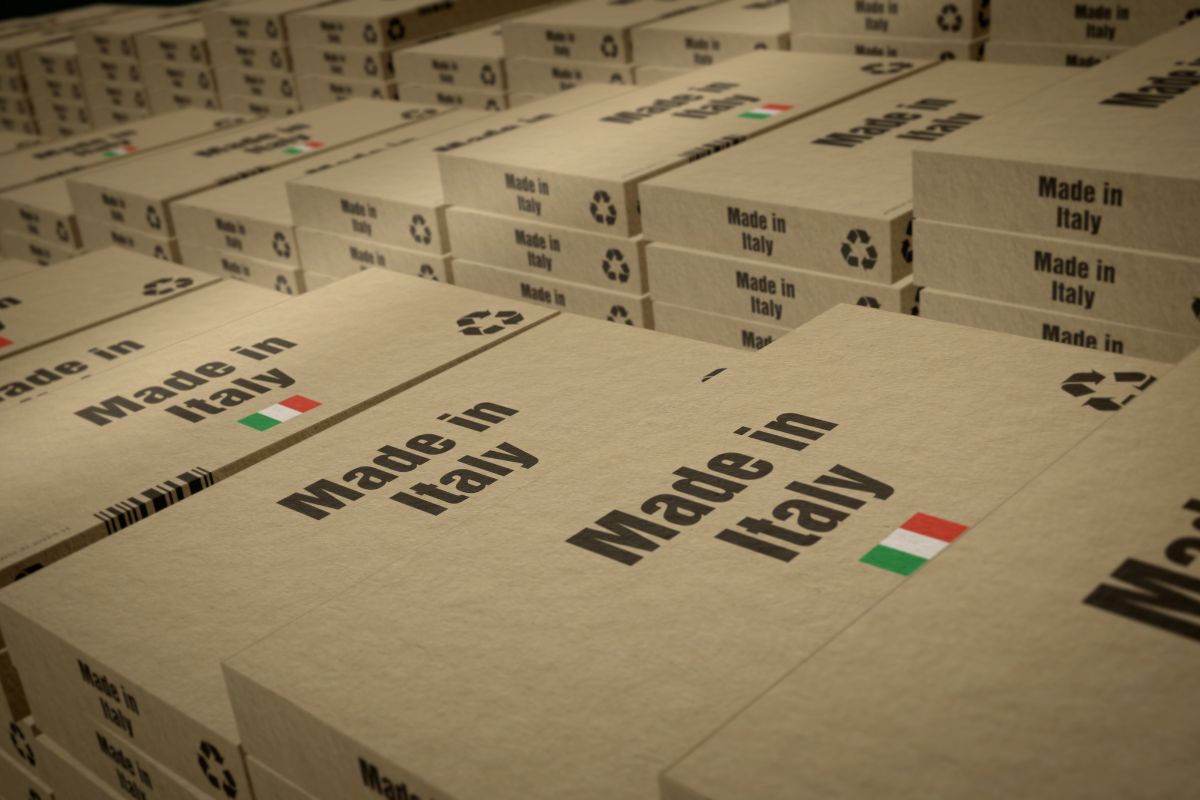 Export italiano aumenta del 4,9% annuo a giugno 2025, effetto Usa
