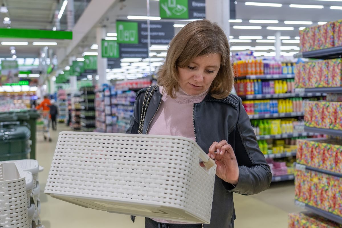 Istat: diminuisce fiducia dei consumatori, stabili le imprese