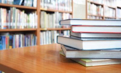 Scuola, spesa libri di testo supera i 700 euro a figlio: indagine dell'Antitrust