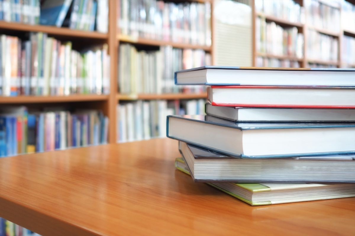 Scuola, spesa libri di testo supera i 700 euro a figlio: indagine dell'Antitrust