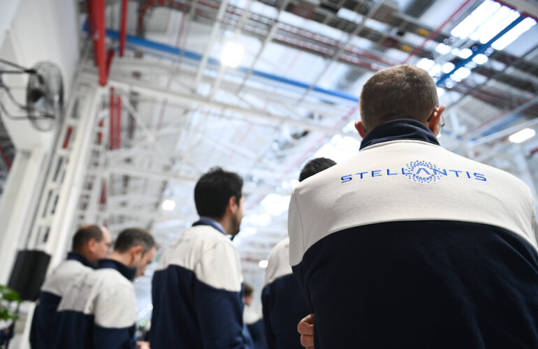 Stellantis rallenta, Byd corre: luci e ombre sul mercato auto europeo