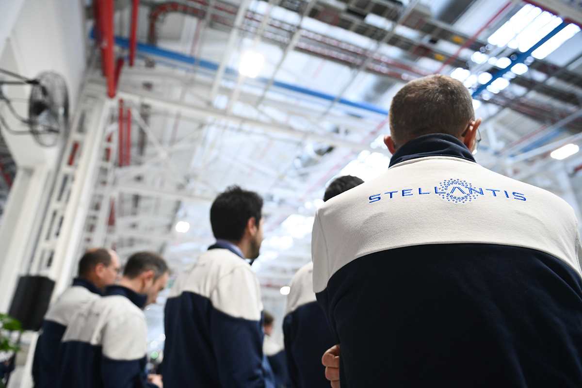 Stellantis rallenta, Byd corre: luci e ombre sul mercato auto europeo