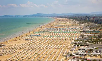 Turismo, crollano le presenze in spiaggia: crisi per le città di mare