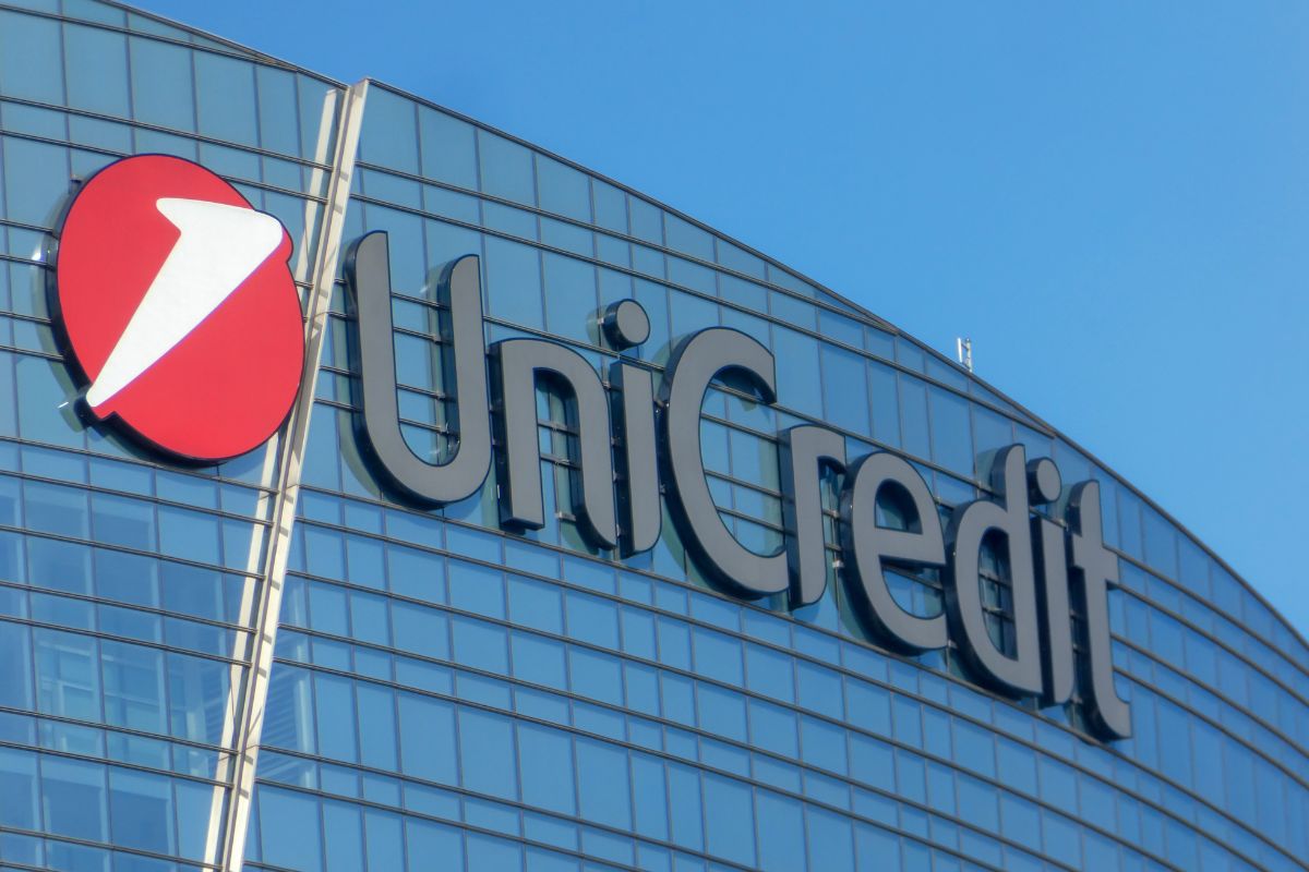 UniCredit sale al 26% di Commerzbank, verso il 29%: “Nessun ingresso nel board”