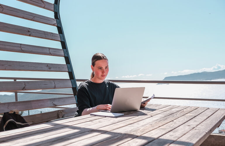 Workcation, ecco le migliori città per chi lavora viaggiando (sì, c’è anche Roma)