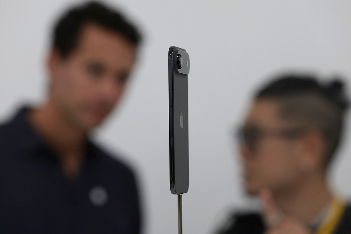 Apple lancia iPhone Air: design leggero, cuore potente