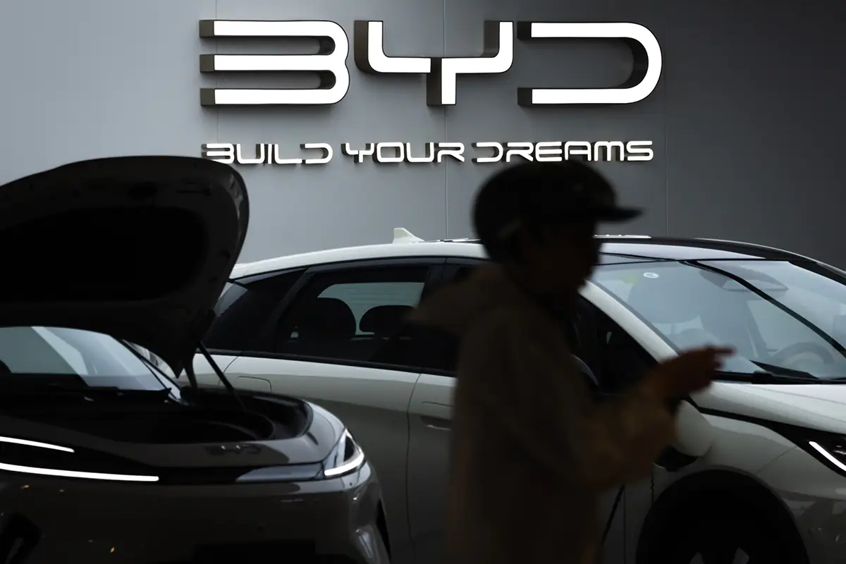 BYD frena: tagliati gli obiettivi di vendita per il 2025