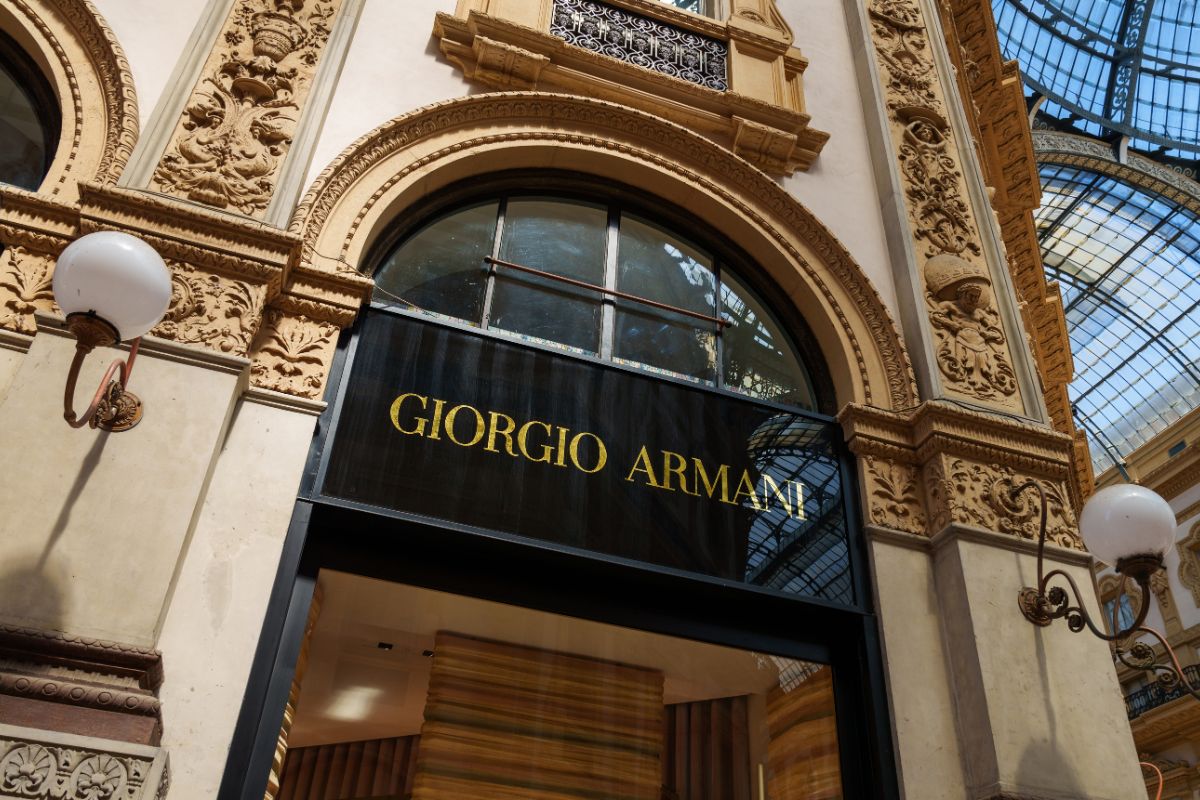 Giorgio Armani, 2,3 miliardi di fatturato e 10 mila dipendenti: i dati del gruppo